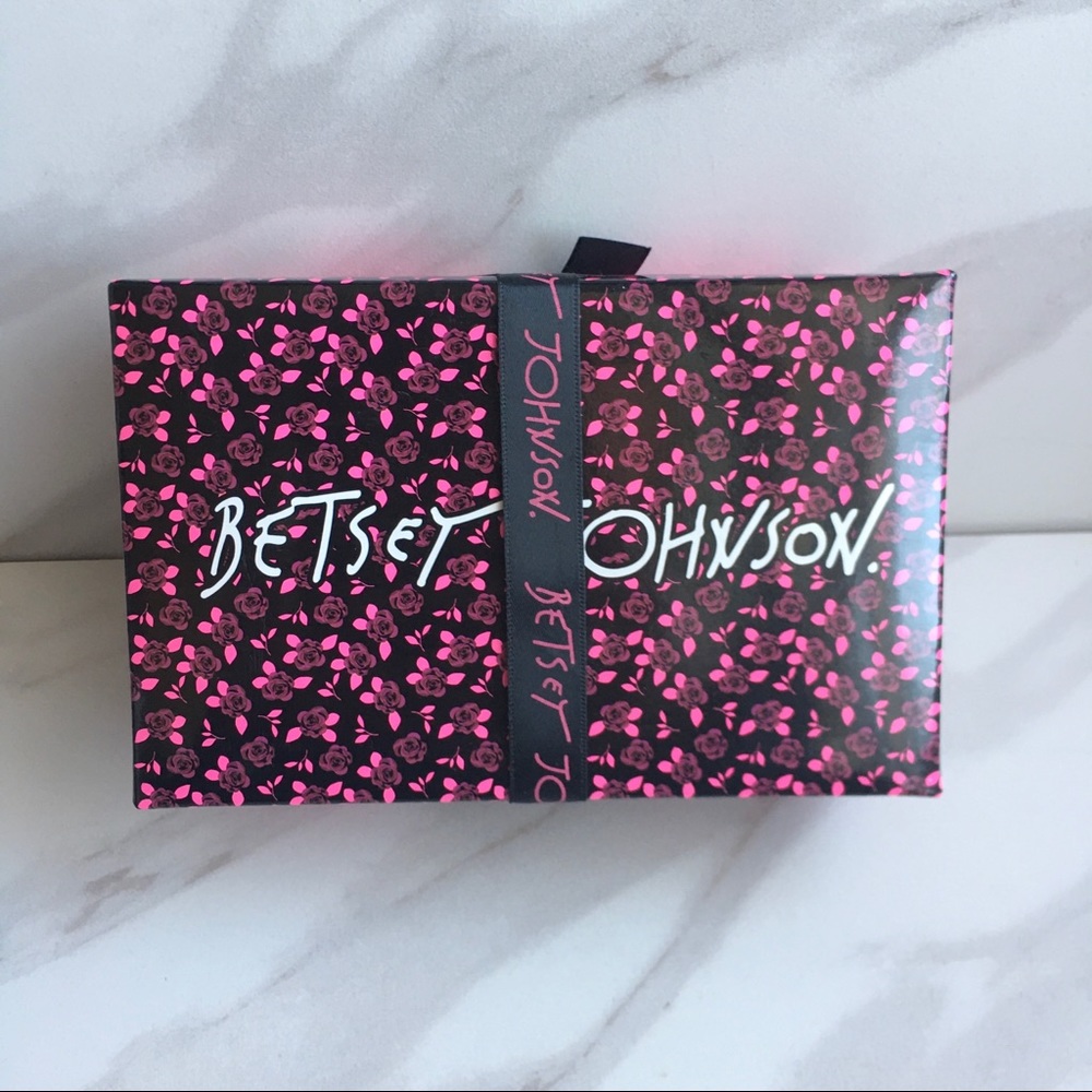 BETSEY JOHNSON 3 Pack Floral Print Gift Pack Socks - Picture 3 of 5